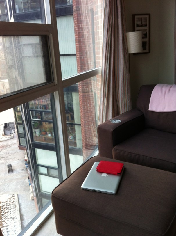 This nook, suspending me above a city where temperatures remained far below freezing, became my favorite spot in an apartment so comfortable that I found the resident used my brand of shampoo and shared my taste in books.